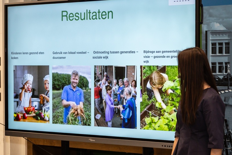 presentatie voedselomgeving door een leerling Oranje Nassau College