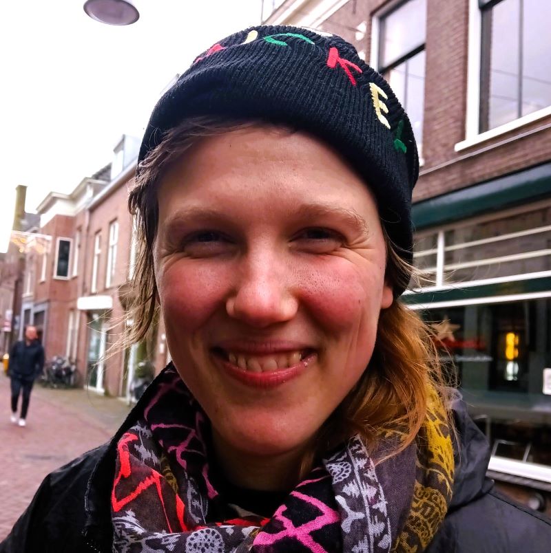 Ester 2025