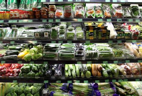 Plastic verpakkingen in de supermarkt