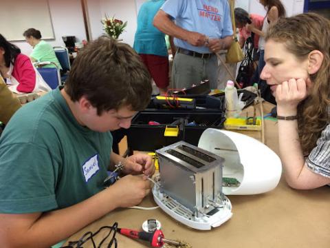 reparatie in een repair café