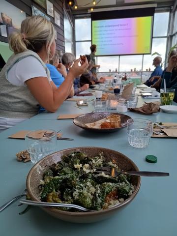 tafel met duurzaam docenten diner