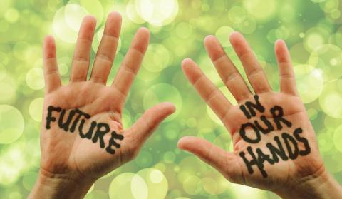 handen met tekst future is in our hands