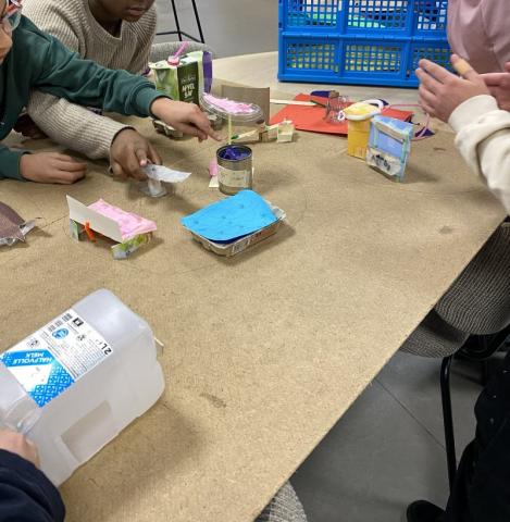 leerlingen basisschool werken aan hun wijk van de toekomst